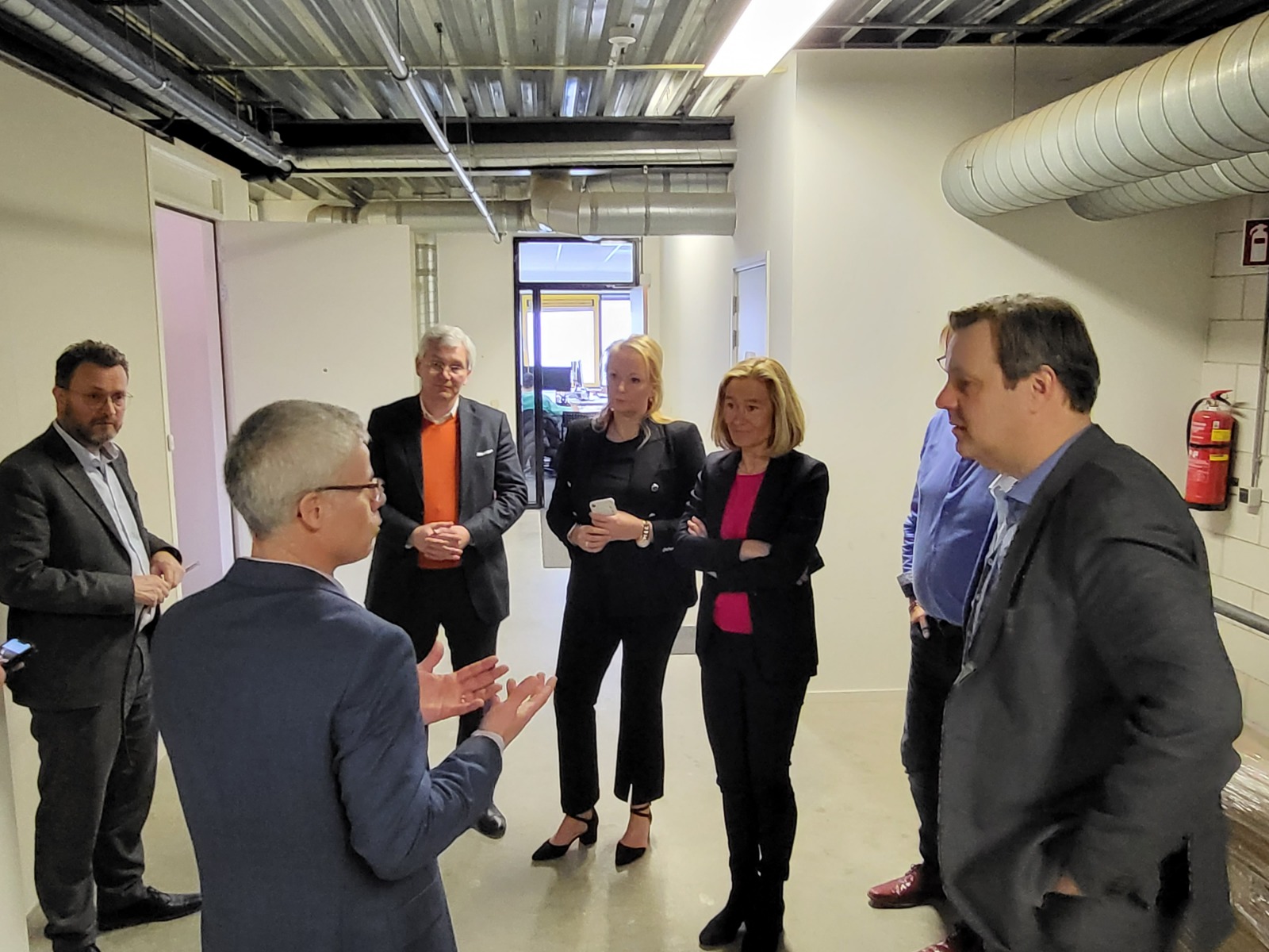 Minister Adriaansens bezoekt innovatief Amersfoorts bouwbedrijf A. Huurdeman